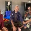 Alimuddin (93) warga Pinrang, Sulsel (tengah berambut putih) saat dipertemukan dengan keluarganya. Dok.DSP3A Nunukan.