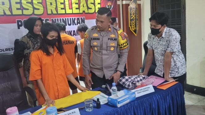 
					Pelaku penipuan, NN (36) diminta mempraktekkan metode penipuan emas para Lansia di Nunukan. Sejak awal 2024, NN berhasil meraup Rp 406 juta dari aksinya.