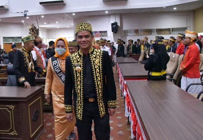 
					Bupati Nunukan, Irwan Sabri bersama Ketua DPRD Nunukan, Rachma Leppa Hafid usai Rapat Paripurna HUT 26 Nunukan, Minggu (12/10/2025). 