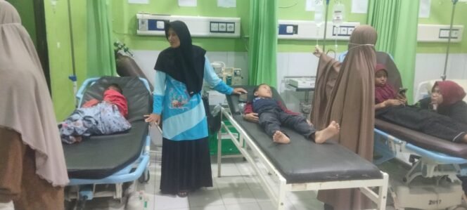 
					Sejumlah anak yang diduga keracunan menu MBG di Sebatik Tengah. 