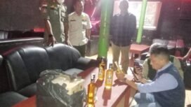 Petugas temukan Miras saat Sidak tempat karaoke di Jalan Usman Harun, Sei Pancang, Sebatik. Dok.Disporapar Nunukan.