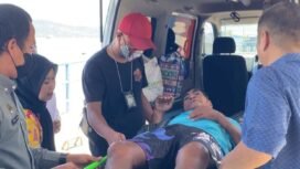 Yohanis Ilin (48) PMI Malaysia asal NTT direpatriasi melalui Pelabuhan Tunon Taka, Nunukan karena mengalami sesak nafas dan pembengkakan kaki. Sabtu (25/10./2025). Dok. Edy.