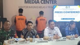 Imigrasi Nunukan menggelar jumpa pers terkait kasus TPPM dengan tersangka 2 WN Malaysia, Jumat (17/10/2025).