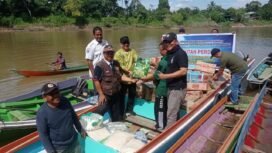 Wakil Bupati Nunukan, Hermanus, melaunching Subsidi Ongkos Angkut (SOA) barang untuk wilayah Kecamatan Lumbis, Sabtu (18/10/2025). Dok.Pemda Nunukan.
