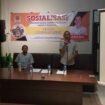 Anggota DPRD Nunukan, Adama, mensosialisasikan Perda Nomor 4 Tahun 2019 tentang Pengelolaan Sampah, Kamis (9/10/25) di Café A3 Nunukan. Dok.DPRD Nunukan.