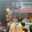 Wakil Ketua DPRD Nunukan, Hj.Andi Mariyati, Sosialisasi Peraturan Daerah (Sosper) Nomor 5 Tahun 2024 tentang Administrasi Kependudukan/Adminduk, di RT 16 Porsas, Kelurahan Nunukan Timur, Selasa (7/10/2025). Dok.DPRD Nunukan.