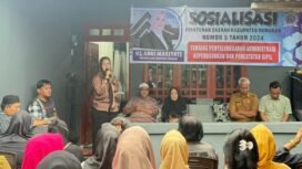 Wakil Ketua DPRD Nunukan, Hj.Andi Mariyati, Sosialisasi Peraturan Daerah (Sosper) Nomor 5 Tahun 2024 tentang Administrasi Kependudukan/Adminduk, di RT 16 Porsas, Kelurahan Nunukan Timur, Selasa (7/10/2025). Dok.DPRD Nunukan.