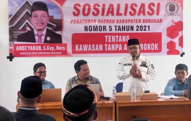 
					Anggota DPRD Nunukan, Andi Yakub mensosialisasikan Peraturan Daerah (Perda) Nomor 5 Tahun 2021 tentang Kawasan Tanpa Asap Rokok, di Aula Yayasan Al Huda, Kecamatan Sebatik Timur. Dok.DPRD Nunukan.