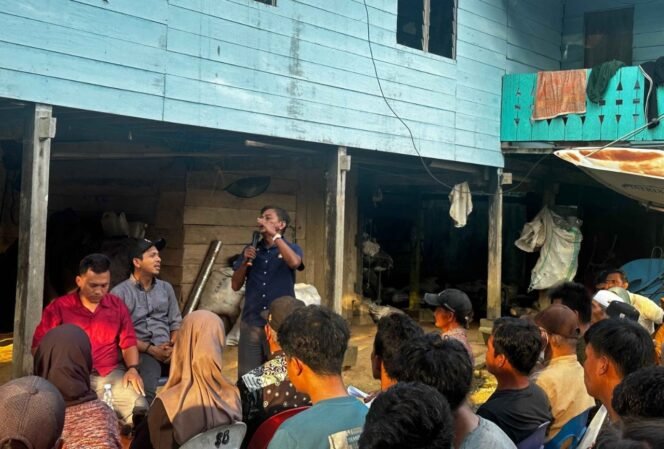 
					Anggota DPRD Kabupaten Nunukan, H. Firman Latif, menggelar Sosialisasi Peraturan Daerah (Perda) Nomor 3 Tahun 2018 tentang Tata Cara Pembentukan dan Pengelolaan Badan Usaha Milik Desa (BUMDes) di Kecamatan Sebatik, Rabu (8/10/2025). Dok.DPRD Nunukan.