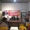 Anggota DPRD Nunukan, Muzdalifah, mensosialisasikan Perda Nomor 3 Tahun 2022 tentang tentang Perlindungan Tenaga Kerja Lokal, di Café A3 jalan Pelabuhan Nunukan. Dok. DPRD Nunukan.