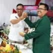 Plt Sekda Nunukan, Jabbar bersama Ketua IDI Nunukan, dr Sholeh Rauf dalam HUT IDI 75 di Gedung Aztrada, Sebatik, Minggu (26/10/2025). Dok.Prokopim.