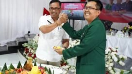 Plt Sekda Nunukan, Jabbar bersama Ketua IDI Nunukan, dr Sholeh Rauf dalam HUT IDI 75 di Gedung Aztrada, Sebatik, Minggu (26/10/2025). Dok.Prokopim.