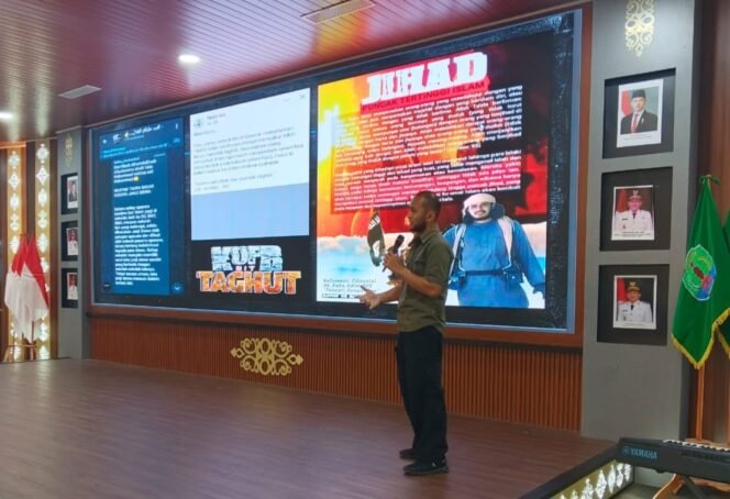 
					Kasatgaswil Kaltara Densus 88 Anti Teror, AKBP Wanggi Wantozy Praduga Satria menerangkan masalah pola kerja perekrutan teroris. 