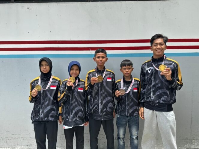 
					5 Atlet Taekwondo Nunukan yang berhasil membawa pulang 4 medali emas dan 1 medali perunggu dari kejuaraan 5th MBV Invitational Taekwondo Championship 2025 yang digelar di Dewan Sri Putatan, Kinabalu, Sabah, Malaysia, pada 2 – 5 Oktober 2025. Dok.Yosep.