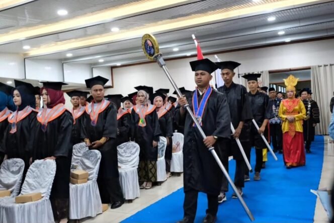 
					Prosesi wisuda mahasiswa PNN 2025 di Kantor Bupati Nunukan, Sabtu (25/10/2025). Dok.Prokopim.