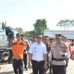 Bupati Nunukan, Irwan Sabri bersama Kapolres Nunukan, AKBP Bonifasius Rumbewas membahas kesiapan SDM untuk tanggap bancana. Dok.Prokopim.