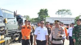 Bupati Nunukan, Irwan Sabri bersama Kapolres Nunukan, AKBP Bonifasius Rumbewas membahas kesiapan SDM untuk tanggap bancana. Dok.Prokopim.
