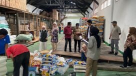 BAPANAS bersama Polisi mengecek stok dan harga beras di Kabupaten Nunukan untuk memastikan stabilitas pangan di perbatasan RI - Malaysia. Dok.Polres Nunukan.