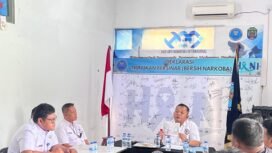 Kepala BNNK Nunukan, Anton Suriyadi Siagian saat menjelaskan metode pencegahan narkoba di tapal batas RI - Malaysia. Dok.BNNK Nunukan.
