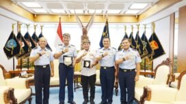Gubernur Kalimantan Utara (Kaltara) Dr. H. Zainal A Paliwang, S.H., M.Hum., beraudiensi dengan Kepala Staf Angkatan Udara (KSAU), Marsekal TNI M.Tonny Harjono, S.E., M.M., di Jakarta, Rabu (5/11/2025). Dok.Biro Adpim Kaltara.