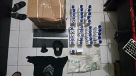 37 botol oli motor yang diamankan sebagai barang bukti dari kasus pencurian M (44) dan D (35) warga Nunukan Timur. Keduanya mengaku mencuri untuk makan keluarga dan membeli seragam sekolah anak. Dok.Polres Nunukan.
