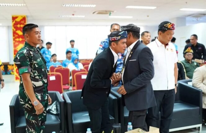 
					Bupati Nunukan, Irwan Sabri dilantik sebagai Ketua Harian KSMI Kaltara bersama Gubernur Kaltara, Zainal Arifin Paliwang sebagai Ketua Umum. Dok.Prokompim Nunukan.