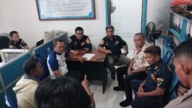 Puluhan keluarga korban kecelakaan speed boat yang tewas di perairan dekat Haji Putri, mendatangi KSOP Nunukan, meminta kejelasan pemberian santunan dari pemilik SB Borneo Ekspress. Uang santunan belum dibayar, tersangka penabrak dan speed boat sudah lama dilepas. 