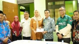 Bupati Nunukan, Irwan Sabri, S.E mengunjungi Ahkimi Riswan, bocah penderita kanker jaringan otot ganas (Rabdiosarkoma), yang dirawat di RSUD Nunukan, Kamis (13/11/2025). Dok.Prokopim.