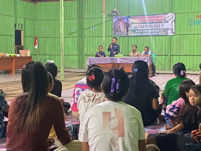 
					Reses Anggota DPRD Nunukan, Donal di Kelompok Ubol, Lumbis Ogong. Masyarakat berharap jalan darat untuk perbaikan ekonomi. Dok.Donal.