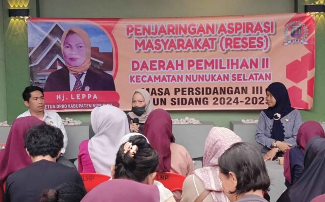 
					Ketua DPRD Kabupaten Nunukan, Hj. Leppa, menggelar reses perdana masa persidangan III tahun 2024–2025, di Sassini Café, Kamis (30/10/2025). Dok.Sekretariat DPRD Nunukan.
