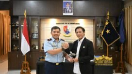 Anggota DPRD Nunukan, Ryan Antoni, melakukan audiens dengan Marsekal Pertama TNI Andreas A. Dhewo, bermohon dukungan pesawat TNI AU untuk mudik Nataru ke Krayan. Dok.Ryan.