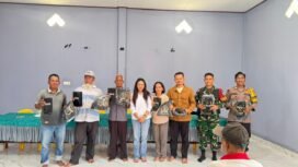 Anggota DPRD Nunukan, Tri Wahyuni (kemeja putih), saat penjaringan aspirasi di Sebuku. Dok. Tri Wahyuni.