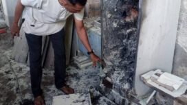 Sebuah gudang barang bekas, milik Herman (69), seorang mekanik, warga Jalan Ahmad Yani, RT 08, Desa Sei Pancang, Sebatik Utara ludes terbakar, Jumat (22/11/2025) sore. Dok.Disdamkar Nunukan.