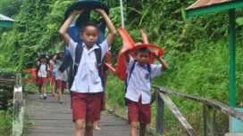 Ilustrasi : Anak anak sekolah di pedalaman Nunukan. 