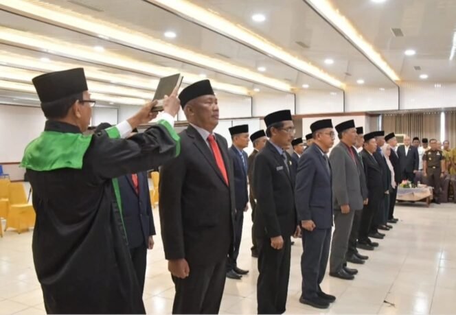 
					Sebanyak 17 Pejabat Pimpinan Tinggi Pratama (Eselon II), dilantik Bupati Nunukan, Irwan Sabri di Lantai V Gedung Pemda Nunukan, Senin (10/11/2025). Dok.Prokopim.