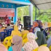 Wakil Ketua I DPRD Kabupaten Nunukan, Arpiah, menggelar penjaringan aspirasi di pemukiman penduduk Jalan Tanjung Cantik RT 05, Desa Binusan, Kecamatan Nunukan, Kamis (30/10/2025). Dok.Sekretariat DPRD Nunukan.