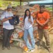 Anggota DPRD Nunukan, Tri Wahyuni memberikan bantuan 300 karung pupuk untuk petani kelapa sawit di Sebuku. Dok.Tri Wahyuni.