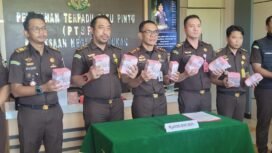 Kejaksaan Negeri (Kejari) Nunukan, Kalimantan Utara, merilis adanya pengembalian kerugian negara, sebesar Rp 950 juta, dalam perkara tindak pidana korupsi penyalahgunaan wewenang pencairan atas belanja fiktif dalam kegiatan Badan Layanan Umum Daerah (BLUD) Rumah Sakit Umum Daerah (RSUD) Kabupaten Nunukan Tahun Anggaran  2021 dan 2022, Kamis (4/12/2025).