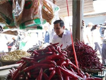 Ilustrasi : Bupati Nunukan, Irwan Sabri saat memantau stok dan harga komoditi pasar jelang Nataru. Dok.Prokopim Nunukan.