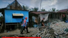 Kepala Dinas Energi dan Sumber Daya Mineral (ESDM) Provinsi Kalimantan Utara, Ir. Yosua Batara Payangan, S.T., M.Si., melakukan monitoring Bantuan Pasang Baru Listrik (BPBL) di Binalatung RT.14, Kelurahan Pantai Amal, Kecamatan Tarakan Timur, Kota Tarakan, Minggu (30/11/2025). Dok.ESDM Kaltara.