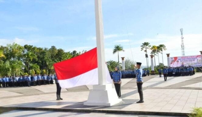 
					Ilustrasi : Upacara HUT KORPRI 54 di halaman Kantor Pemda Nunukan. Dok.Prokopim