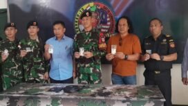 Pers rilis pengungkapan 150,32 gram sabu sabu oleh Satgas Pamtas RI - Malaysia Yonkav 13/SL. Dok.Yonkav 13/SL.