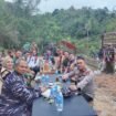 Momen kebersamaan dan penguatan sinergytas antara Bupati Nunukan, Irwan Sabri, Gubernur Kaltara, Zainal A Paliwang, tokoh masyarakat dan para petinggi TNI di dataran tinggi Krayan. Dok.Irwan Sabri.