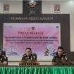 Jumpa Pers Kajari Nunukan dalam rangka menyambut HAKORDIA 2025. Kajari Nunukan, Burhanuddin, mengumumkan bahwa jaksa sedang membidik dugaan korupsi tunjangan perumahan DPRD Nunukan dan Jasa konsultan PLBN Labang. 