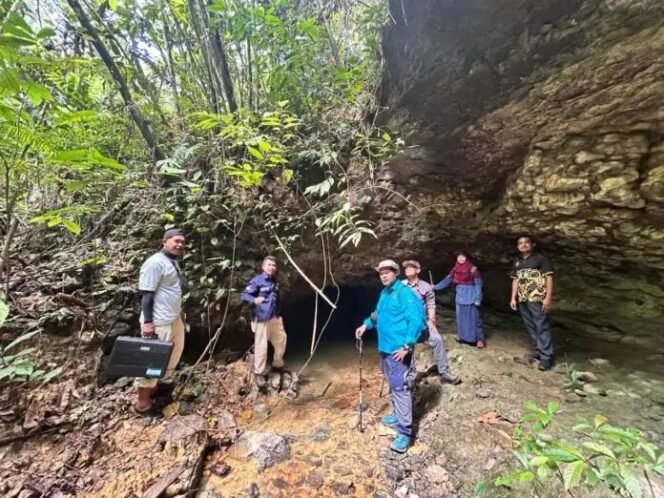 
					Pemerintah Provinsi Kalimantan Utara (Kaltara) bersiap mengambil langkah tegas terhadap aktivitas penambangan Galian C, terutama yang berada di kawasan bentang alam Karst yang memiliki nilai geologi tinggi dan fungsi ekologis vital. Dok.Dinas ESDM Kaltara.