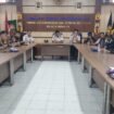 Keluarga korban kecelakaan speed boat Borneo Ekspress 2, kembali mendatangi Kantor Syahbandar dan Otorita Pelabuhan (KSOP) Nunukan, Kalimantan Utara, Senin (8/12/2025).