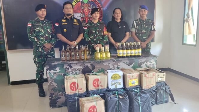 
					Miras ilegal beragam merk asal Malaysia diamankan Satgas Pamtas Yonkav 13/SL. Jelang pergantian tahun, penyelundupan Miras dari Malaysia menjadi salah satu konsen TNI di perbatasan negara.