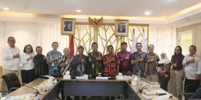 
					Kadis ESDM Kaltara, Yosua Batara Payangan, mengikuti Rakor Ranperda RUED bersama Sekjen Dewan Energy Nasional di Jakarta. Dok.ESDM Kaltara.