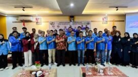 Kepala Dinas Energi dan Sumber Daya Mineral (ESDM) Kaltara Yosua Batara Payangan membuka kegiatan KNPI Kaltara di Hotel Grand Pangeran Khar, Tanjung Selor, Jumat (5/12/2025). Dok.ESDM Kaltara.
