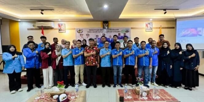 
					Kepala Dinas Energi dan Sumber Daya Mineral (ESDM) Kaltara Yosua Batara Payangan membuka kegiatan KNPI Kaltara di Hotel Grand Pangeran Khar, Tanjung Selor, Jumat (5/12/2025). Dok.ESDM Kaltara.